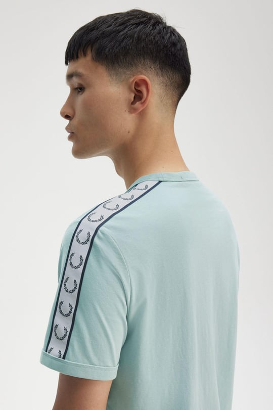 Fred Perry Fred Perry Erkek Regular Fit %100 Pamuklu Omuzdan Uzanan Logo Şeritli Yuvarlak Yaka Kısa Kollu Mavi T-Shirt M4620-959