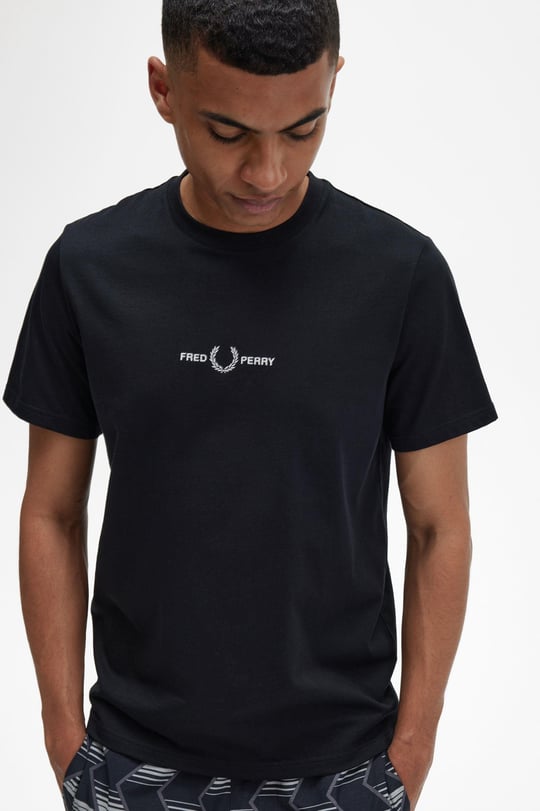 Fred Perry Fred Perry Erkek Regular Fit Yivli Yuvarlak Yaka Gögüs Ortası İşlemeli Kısa Kollu Siyah T-Shirt M4580-102