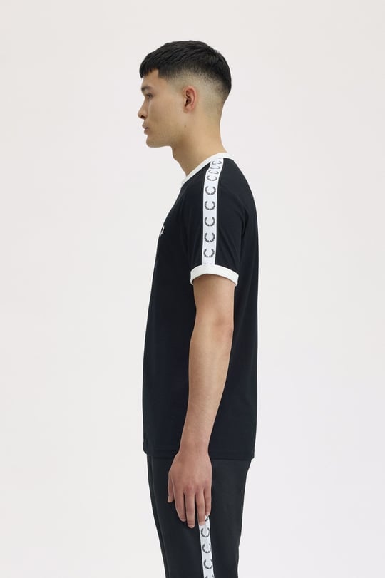 Fred Perry Fred Perry Erkek Regular Fit %100 Pamuklu Omuzdan Uzanan Logo Şeritli Yuvarlak Yaka Kısa Kollu Siyah T-Shirt M4620-102