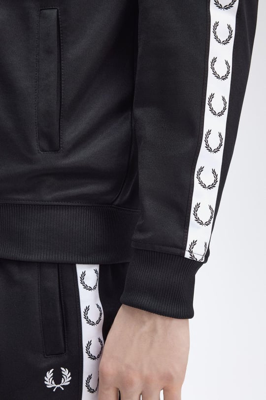 Fred Perry Fred Perry Kadın Dik Yaka Fermuar Kapamalı Omuzdan Kola Logo Detaylı Siyah Ceket J4620-198