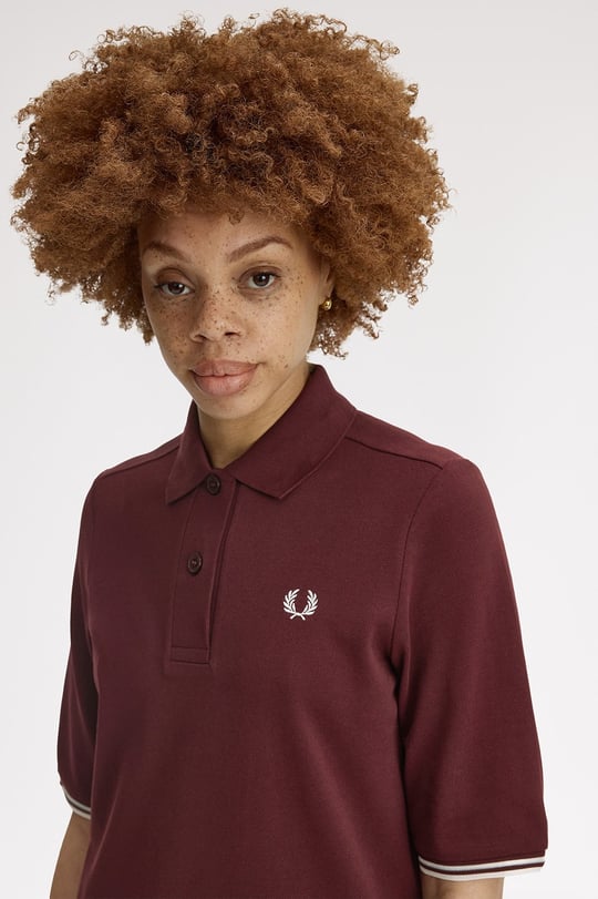 Fred Perry Fred Perry Kadın Logo İşlemeli Kısa Kollu Midi Boy Bordo Elbise D2179-597
