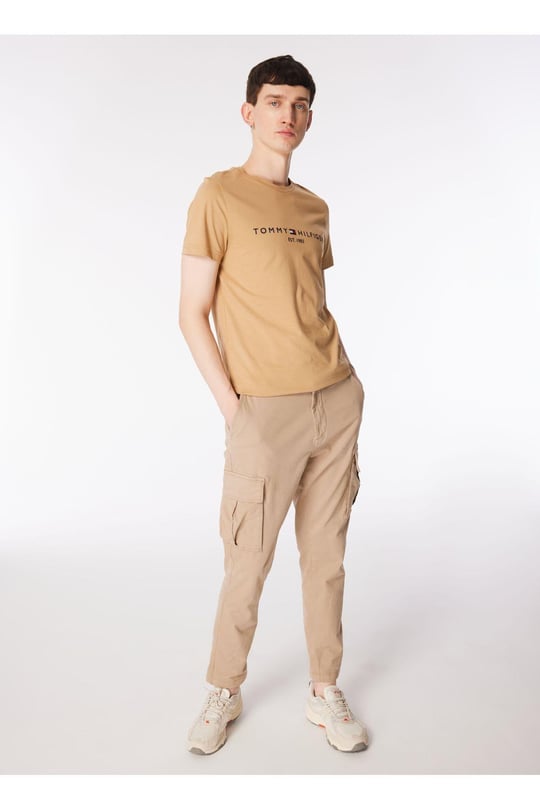 Tommy Hilfiger Tommy Hilfiger Erkek Dokuma Kumaş Kısa Kol Düz Model Kahverengi T-Shirt MW0MW11797-RBL