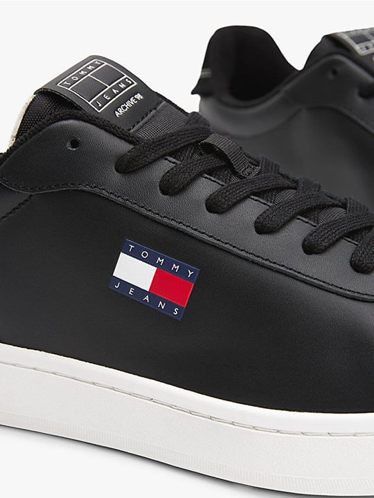 TOMMY HILFIGER Tommy Hilfiger Erkek Düşük Bilekli Logo Bayraklı Deri Siyah Sneaker EM0EM01596-BDS