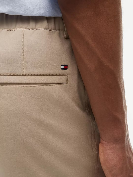 Tommy Hilfiger Tommy Hilfiger Erkek Düğme Kapama Normal Bel Kısa Boy Cep Detay Bej Şort MW0MW42354-AEG