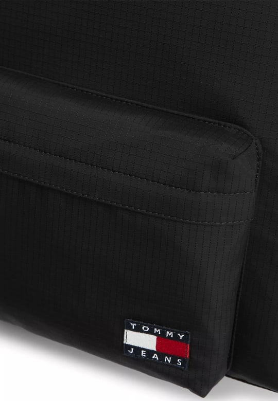 Tommy Hilfiger Tommy Hilfiger Erkek Geniş İç Hacimli Fermuarlı Ön Bölmeli Bayrak Logo Detaylı Siyah Sırt Çantası AM0AM14210-BDS
