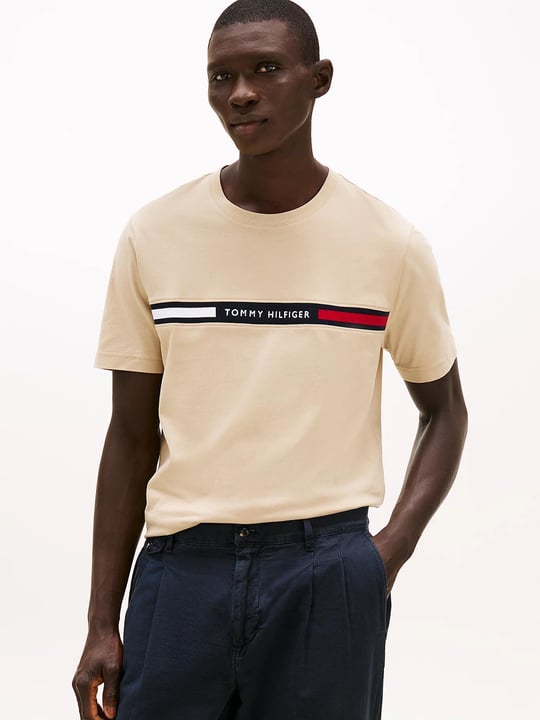 TOMMY HILFIGER Tommy Hilfiger Erkek Göğsü Şerit Detaylı Bisiklet Yaka Kısa Kollu Bej T-Shirt MW0MW36498-RBT