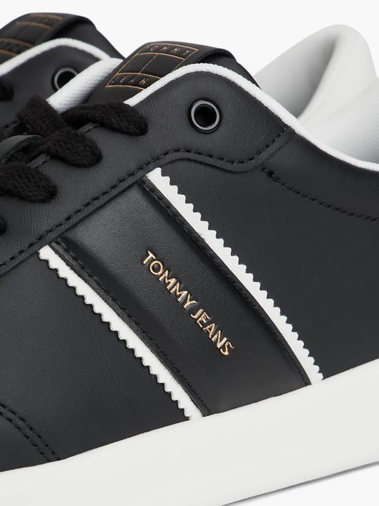 Tommy Hilfiger Tommy Hilfiger Erkek Hakiki Deri Karışımlı Delikli Yüzey EVA Tabanlı Logolu Siyah Sneaker EM0EM01758-BDS