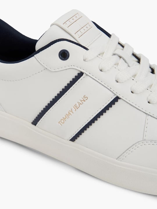 Tommy Hilfiger Tommy Hilfiger Erkek Hakiki Deri Karışımlı Delikli Yüzey EVA Tabanlı Logolu Beyaz Sneaker EM0EM01758-0GY