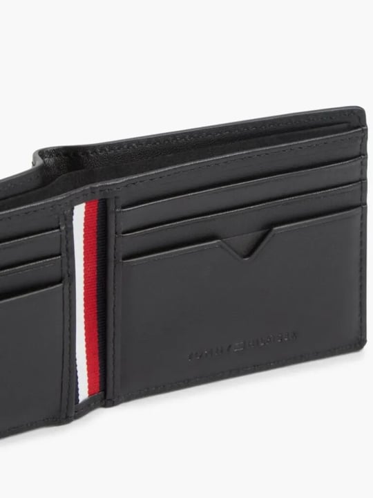 Tommy Hilfiger Tommy Hilfiger Erkek Hakiki Deri Delikli Yüzey  Bayrak Logolu Banknot ve Kart Bölmeli Katlanır Siyah Cüzdan AM0AM14790-BDS