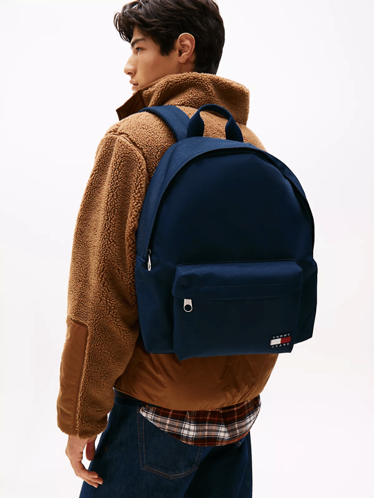 Tommy Hilfiger Tommy Hilfiger Erkek Sırt Askılı Marka Logolu Fermuar Kapamalı Lacivert Sırt Çantası AM0AM13726-C1G