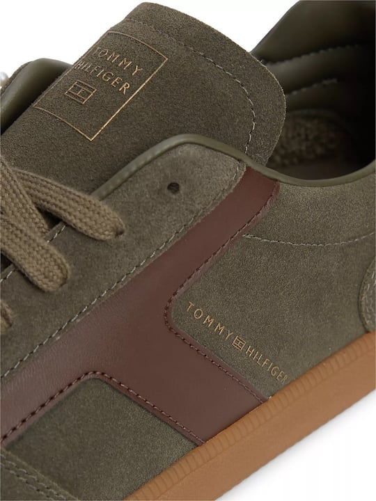 Tommy Hilfiger Tommy Hilfiger Erkek Süet Yüzey Dokulu Panelli Metalik Logolu Kontrast Topuk Detaylı Haki Sneaker FM0FM06069-RBN