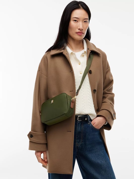 Tommy Hilfiger Tommy Hilfiger Kadın Ayarlanabilir Omuz Askılı TH Monogram Logolu Yeşil Omuz Çantası AW0AW17704-MRZ
