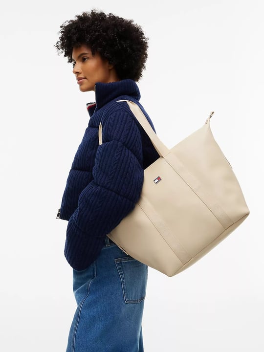 Tommy Hilfiger Tommy Hilfiger Kadın Bayrak Logo Detaylı Fermuarlı Bej Çanta AW0AW19046-AES