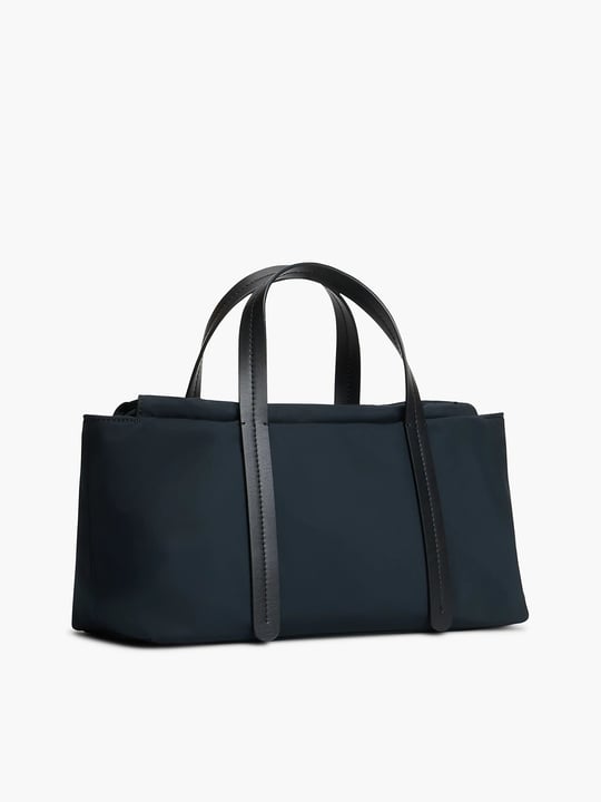 Tommy Hilfiger Tommy Hilfiger Kadın Fermuarlı Çift Saplı Çapraz Askılı TH Monogram Plakalı Siyah Omuz Çantası AW0AW18993-BDS