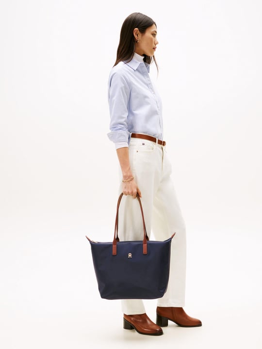 Tommy Hilfiger Tommy Hilfiger Kadın Fermuarlı İç Cepli Metalik TH Logolu Kısa Askılı Lacivert Omuz Çantası AW0AW17711-DW6