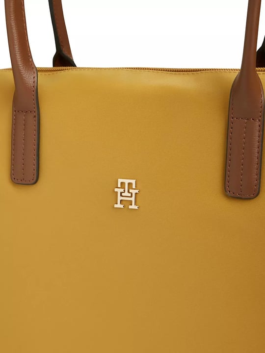 Tommy Hilfiger Tommy Hilfiger Kadın Fermuarlı İç Cepli Metalik TH Logolu Kısa Askılı Hardal Omuz Çantası AW0AW17711-KBG