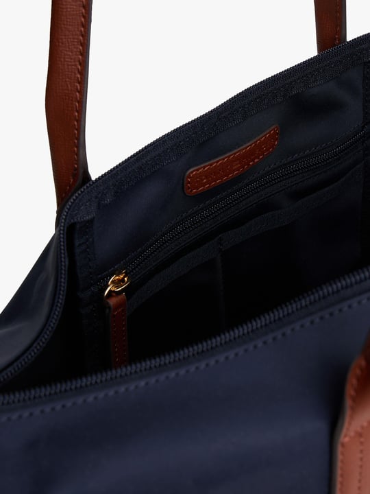 Tommy Hilfiger Tommy Hilfiger Kadın Fermuarlı İç Cepli Metalik TH Logolu Kısa Askılı Lacivert Omuz Çantası AW0AW17711-DW6