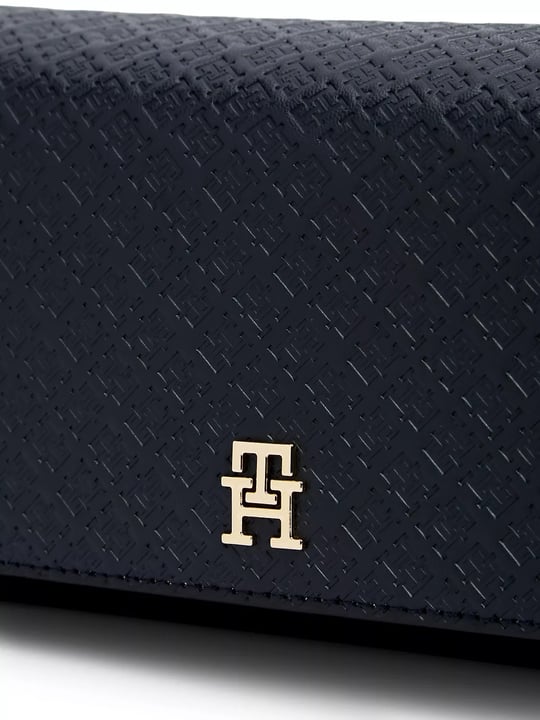 Tommy Hilfiger Tommy Hilfiger Kadın Kabartma Logo Desenli Manyetik Kapamalı Çıkarılabilir Çapraz Askılı Lacivert Omuz Çantası AW0AW18997-DW6