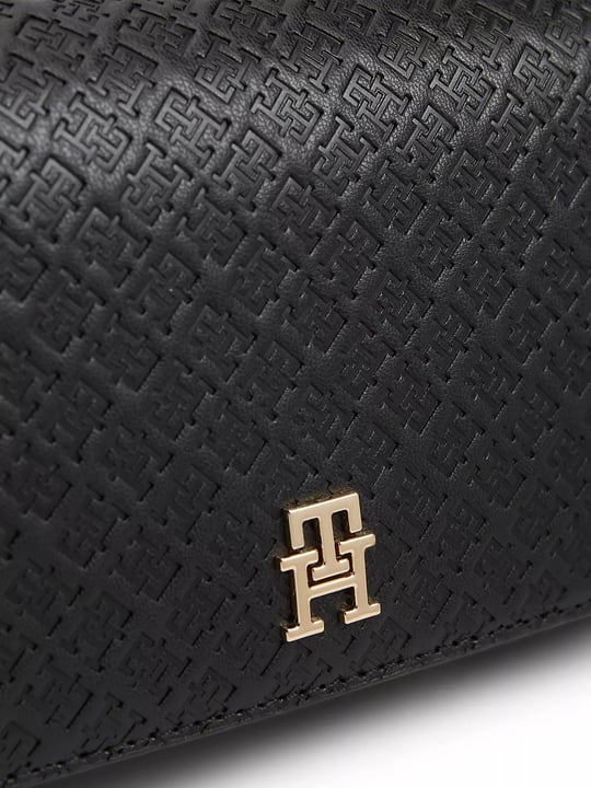 Tommy Hilfiger Tommy Hilfiger Kadın Kabartma Logo Desenli Manyetik Kapamalı Çıkarılabilir Çapraz Askılı Siyah Omuz Çantası AW0AW18997-BDS