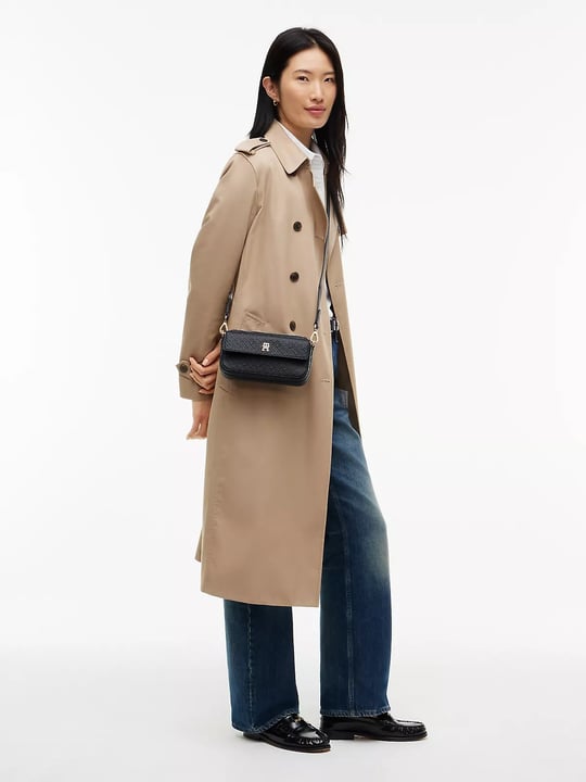 Tommy Hilfiger Tommy Hilfiger Kadın Logo Kabartmalı Çıkarılabilir Omuz Askılı Fermuarlı Lacivert Omuz Çantası AW0AW18922-DW6