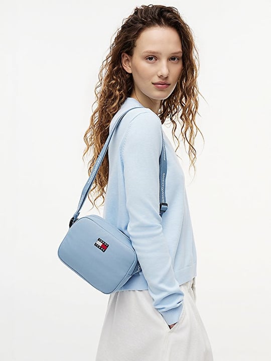 Tommy Hilfiger Tommy Hilfiger Kadın Logo Baskılı Ayarlanabilir Omuz Askılı Logo Etiketli Mavi Omuz Çantası AW0AW18769-DAR