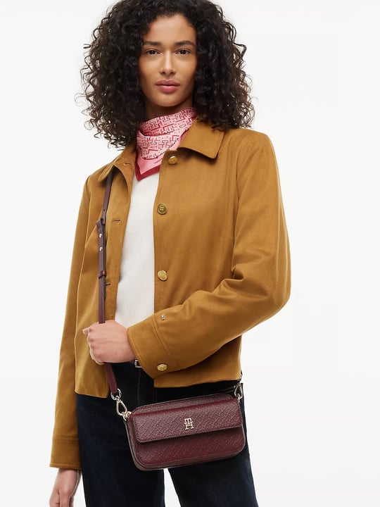 Tommy Hilfiger Tommy Hilfiger Kadın Logo Kabartmalı Çıkarılabilir Omuz Askılı Fermuarlı Bordo Omuz Çantası AW0AW18922-XUT