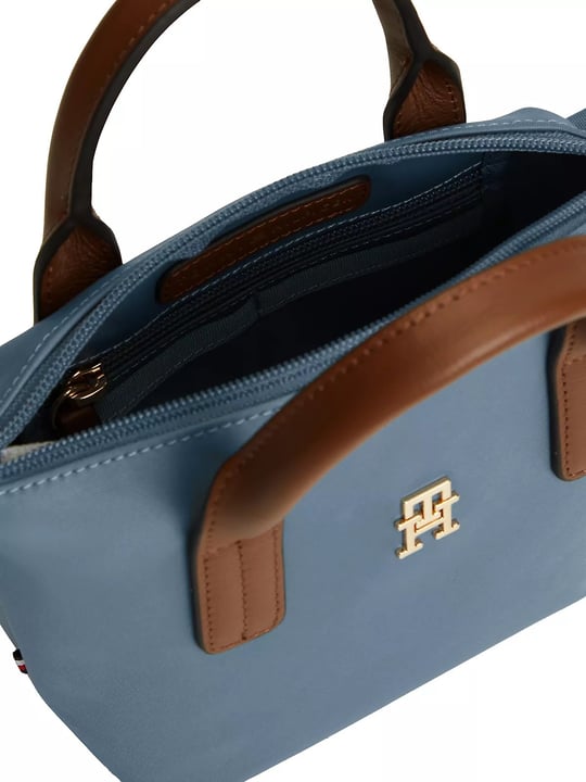 Tommy Hilfiger Tommy Hilfiger Kadın Metalik TH Logo Detaylı Çıkarılabilir Uzun Askılı Mavi Omuz Çantası AW0AW18368-DAU