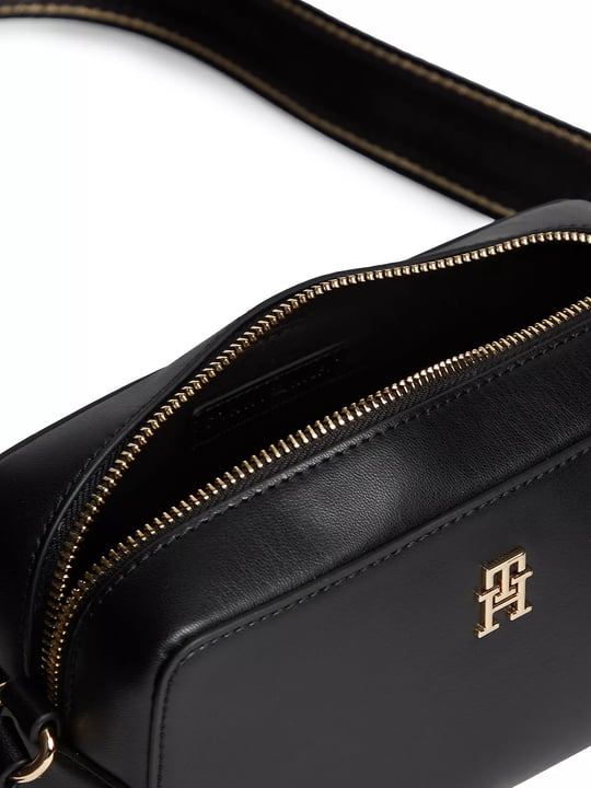 Tommy Hilfiger Tommy Hilfiger Kadın Metalik TH Logolu Fermuarlı Logolu Çapraz Askılı Siyah Omuz Çantası AW0AW19060-BDS