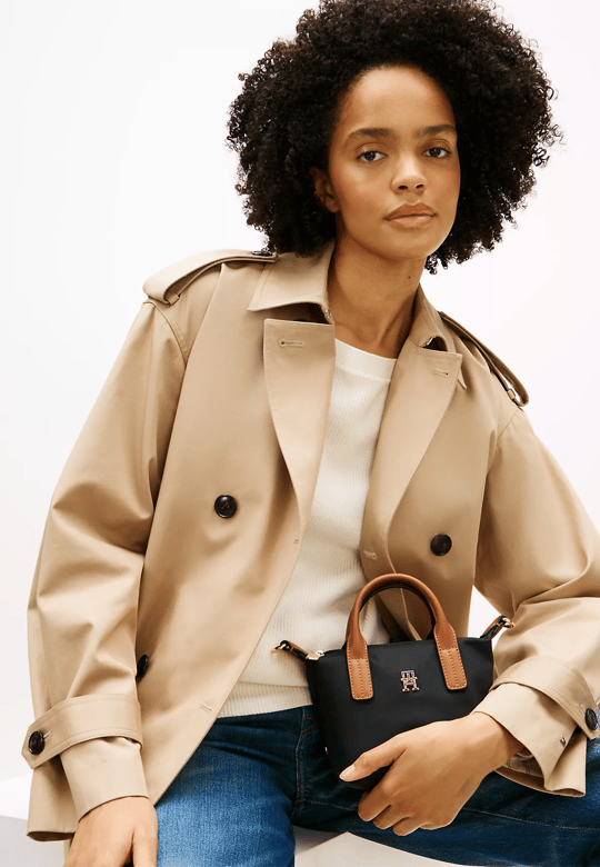 Tommy Hilfiger Tommy Hilfiger Kadın Metalik TH Logo Detaylı Çıkarılabilir Uzun Askılı Siyah Omuz Çantası AW0AW18368-BDS