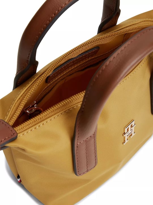 Tommy Hilfiger Tommy Hilfiger Kadın Metalik TH Logo Detaylı Çıkarılabilir Uzun Askılı Hardal Omuz Çantası AW0AW18368-KBG