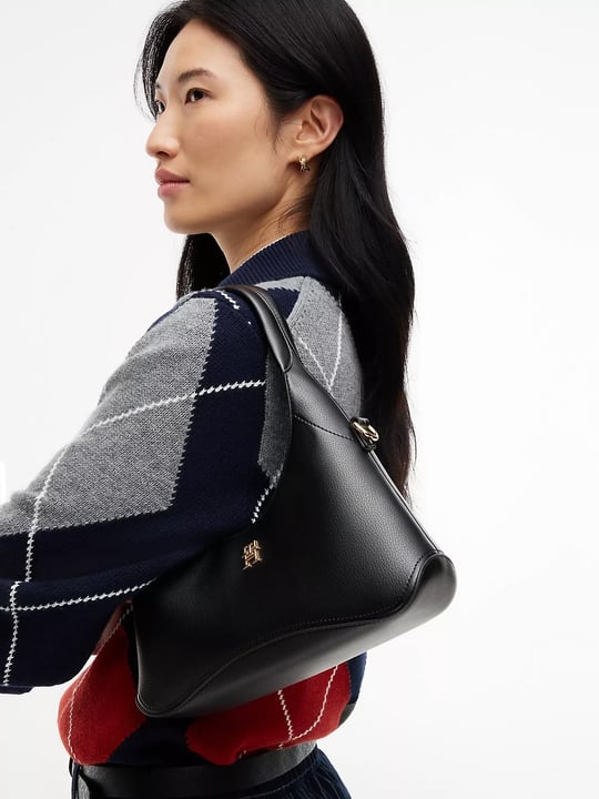 Tommy Hilfiger Tommy Hilfiger Kadın Mıknatıs Kapamalı Çıkarılabilir Çapraz Askılı Logo Plakalı Siyah Omuz Çantası AW0AW19185-BDS