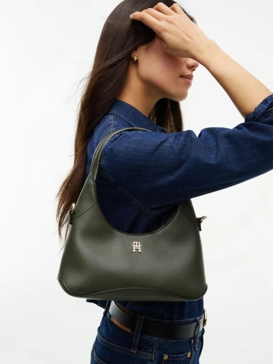 Tommy Hilfiger Tommy Hilfiger Kadın Mıknatıs Kapamalı Çıkarılabilir Çapraz Askılı Logo Plakalı Yeşil Omuz Çantası AW0AW19185-MRZ