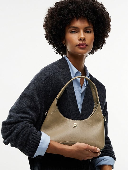 Tommy Hilfiger Tommy Hilfiger Kadın Mıknatıs Kapamalı Çıkarılabilir Çapraz Askılı Logo Plakalı Haki Omuz Çantası AW0AW19185-R06