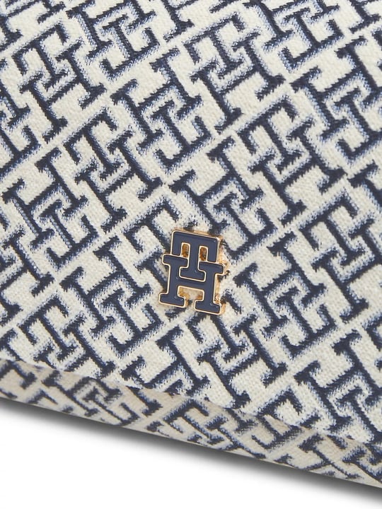 Tommy Hilfiger Tommy Hilfiger Kadın Monogram Jakarlı Mıknatıs Kapamalı Ayarlanabilir Omuz Askılı İç Fermuar Cepli Lacivert Çanta AW0AW19007-DW6