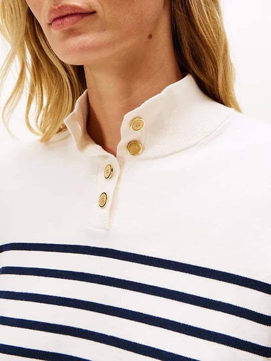 Tommy Hilfiger Tommy Hilfiger Kadın Normal Kalıp Düşük Omuzlu Gold Düğme Detaylı Çizgi Desenli Balıkçı Yaka Beyaz-Lacivert Kazak WW0WW47467-0X2
