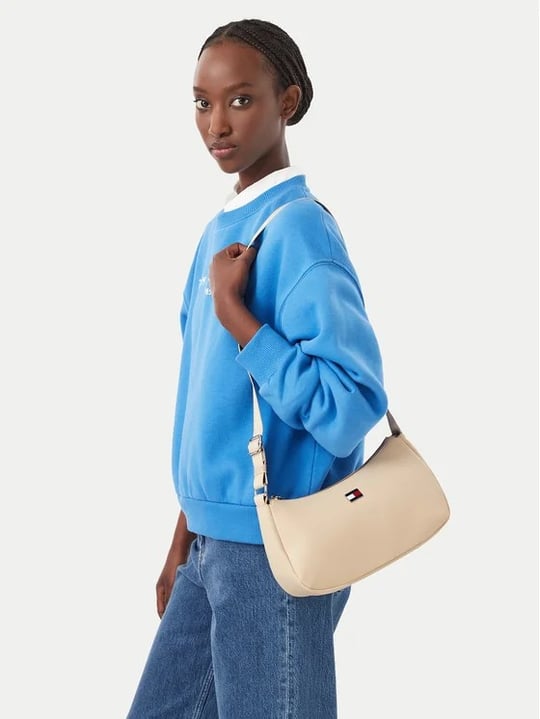 Tommy Hilfiger Tommy Hilfiger Kadın Pürüzsüz Yüzeyli Bayrak Logo Detaylı Omuz Askılı Bej Omuz Çantası AW0AW19041-AES