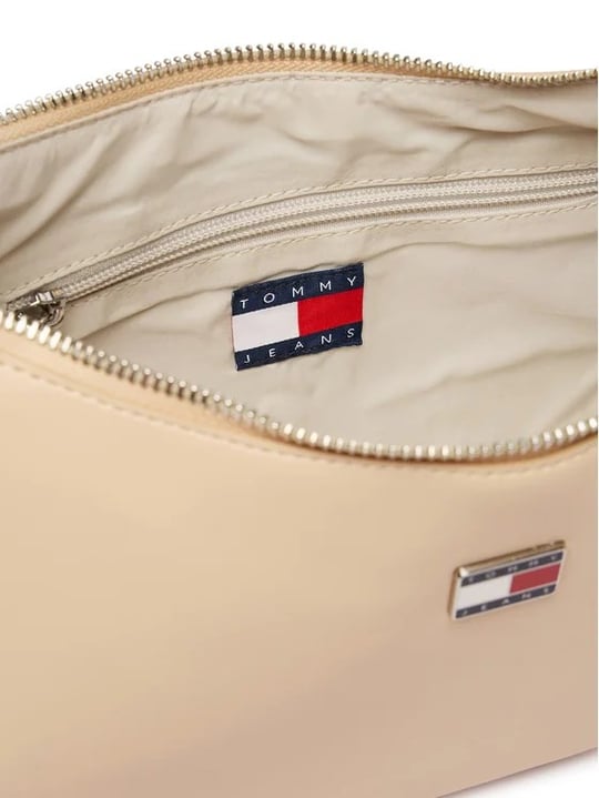 Tommy Hilfiger Tommy Hilfiger Kadın Pürüzsüz Yüzeyli Bayrak Logo Detaylı Omuz Askılı Bej Omuz Çantası AW0AW19041-AES