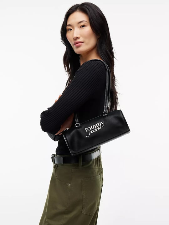 Tommy Hilfiger Tommy Hilfiger Kadın Suni Deri Fermuarlı Astarlı İç Fermuar Cepli Çift Saplı Siyah Omuz Çantası AW0AW19055-BDS