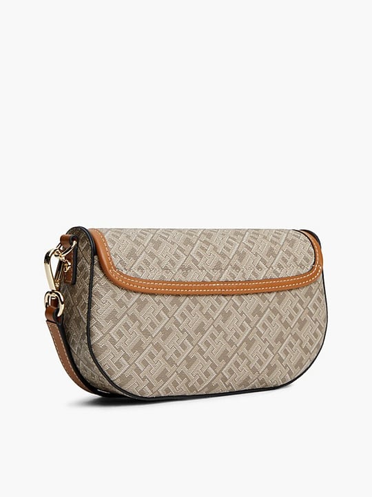 Tommy Hilfiger Tommy Hilfiger Kadın TH Monogram Desenli Mıknatıs Kapamalı Çıkarılabilir Çapraz Askılı Bej Omuz Çantası AW0AW19172-0I1