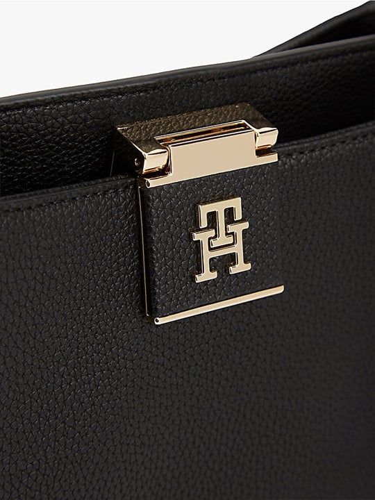 Tommy Hilfiger Tommy Hilfiger Kadın TH Metalik Logo Detaylı Fermuarlı Siyah Omuz Çantası AW0AW17191-BDS