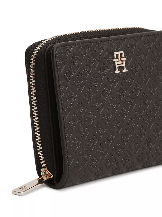 Tommy Hilfiger Tommy Hilfiger Kadın TH Monogram Logolu Fermuar Bölmeli Siyah Cüzdan AW0AW18474-BDS