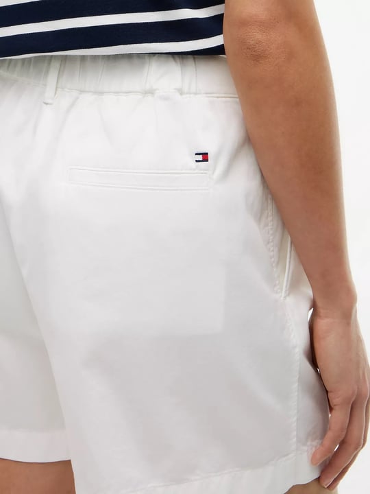 Tommy Hilfiger Tommy Hilfiger Kadın Yüksek Bel Kısa Boy Düğme Kapama Beyaz Şort WW0WW50087-YBL