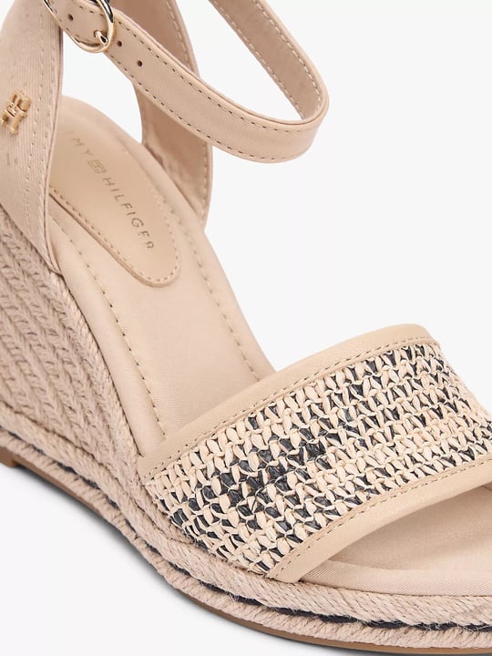 Tommy Hilfiger Tommy Hilfiger Kadın Yüksek Platform Tabanlı Açık Burunlu Bej Sandalet FW0FW09471-0F5