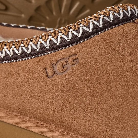 UGG UGG Erkek İşleme Bilek Detaylı İçi Kürklü Süet Taba Terlik 1174671-CHESTNUT