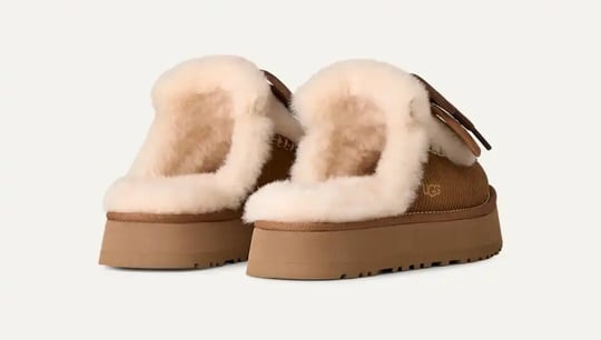 UGG UGG Kadın Baskılı Süet Koyun Postu Astarlı Dekoratif Bağcıklı Logo Charmlı Platform Tabanlı Taba Bot & Bootie 1180360-CHESTNUT