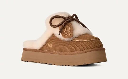 UGG UGG Kadın Baskılı Süet Koyun Postu Astarlı Dekoratif Bağcıklı Logo Charmlı Platform Tabanlı Taba Bot & Bootie 1180360-CHESTNUT