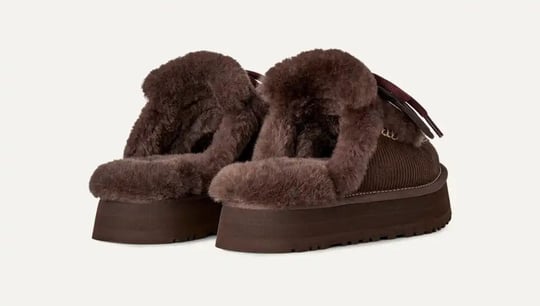 UGG UGG Kadın Baskılı Süet Koyun Postu Astarlı Dekoratif Bağcıklı Logo Charmlı Platform Tabanlı Koyu Kahve Bot & Bootie 1180360-BURNTCEDAR