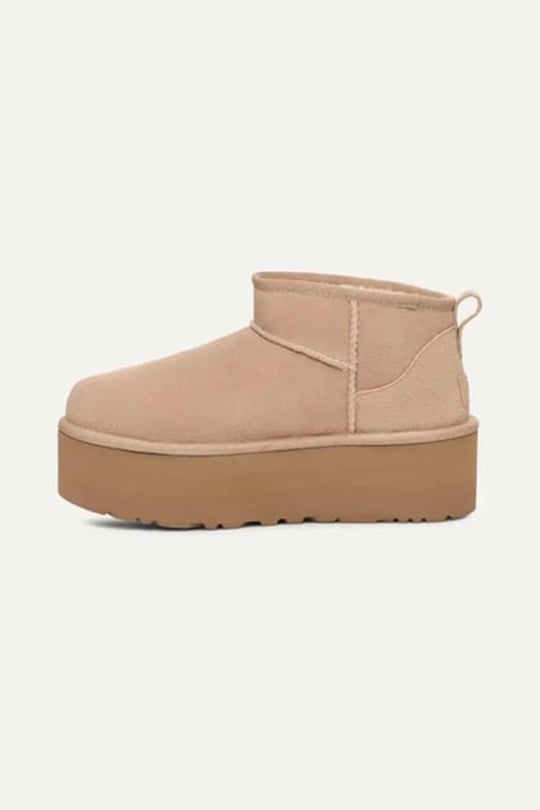 UGG UGG Kadın Düz Taban Logo Baskılı Rahat Spor Stil Kum Bot & Bootie 1135092-SAND
