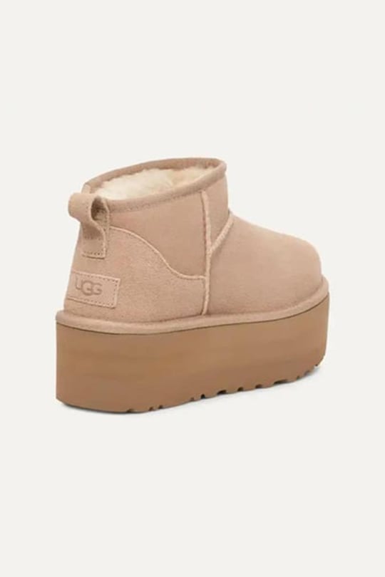 UGG UGG Kadın Düz Taban Logo Baskılı Rahat Spor Stil Kum Bot & Bootie 1135092-SAND