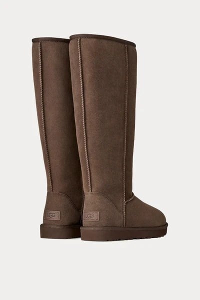 UGG UGG Kadın Süet Dış Yüzeyli İçi Doğal Yünlü Logo Kabartmalı Yüksek Kahverengi Bot & Bootie 1182132-DUSTDCCA